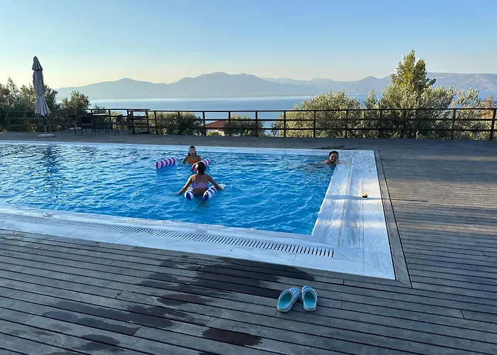 Villa Kalamos / Sea View And Pool Nearby Athens