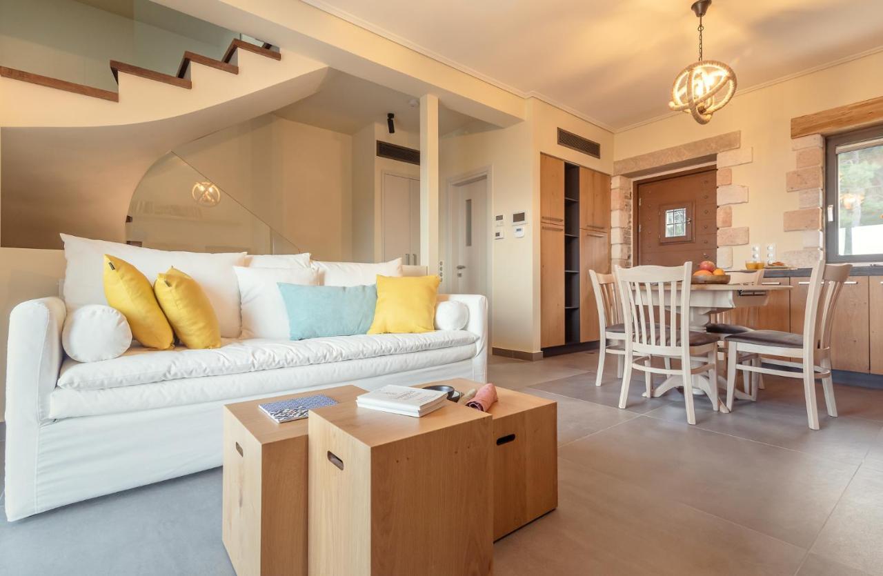 / Sea View And Pool Nearby Athens Villa